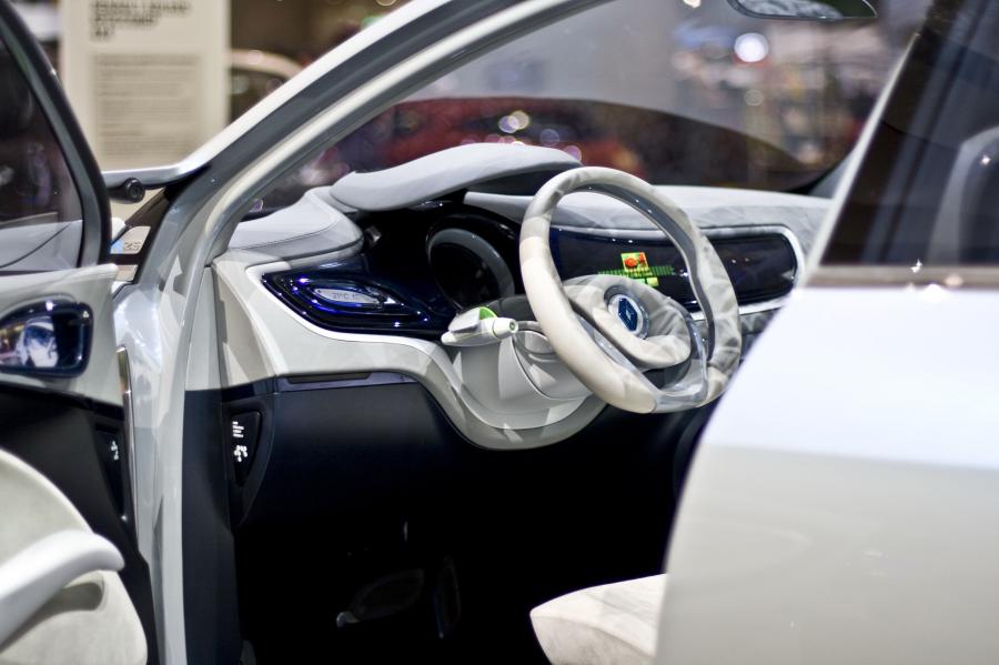  Renault Fluence Z.E. Concept 2009 года  (фото 48 из 103)
